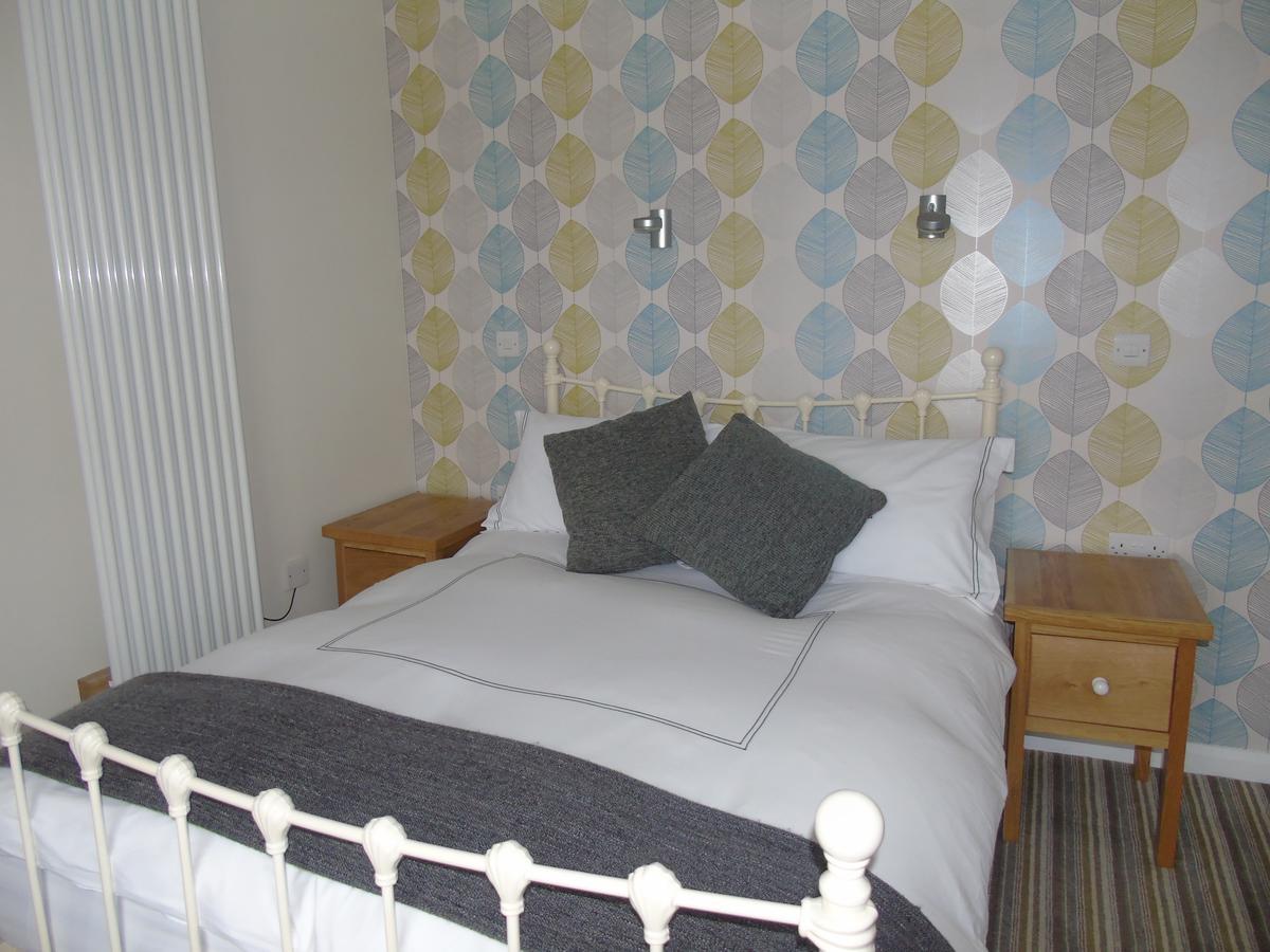Kings Head Hotel Capel Hendre Kültér fotó