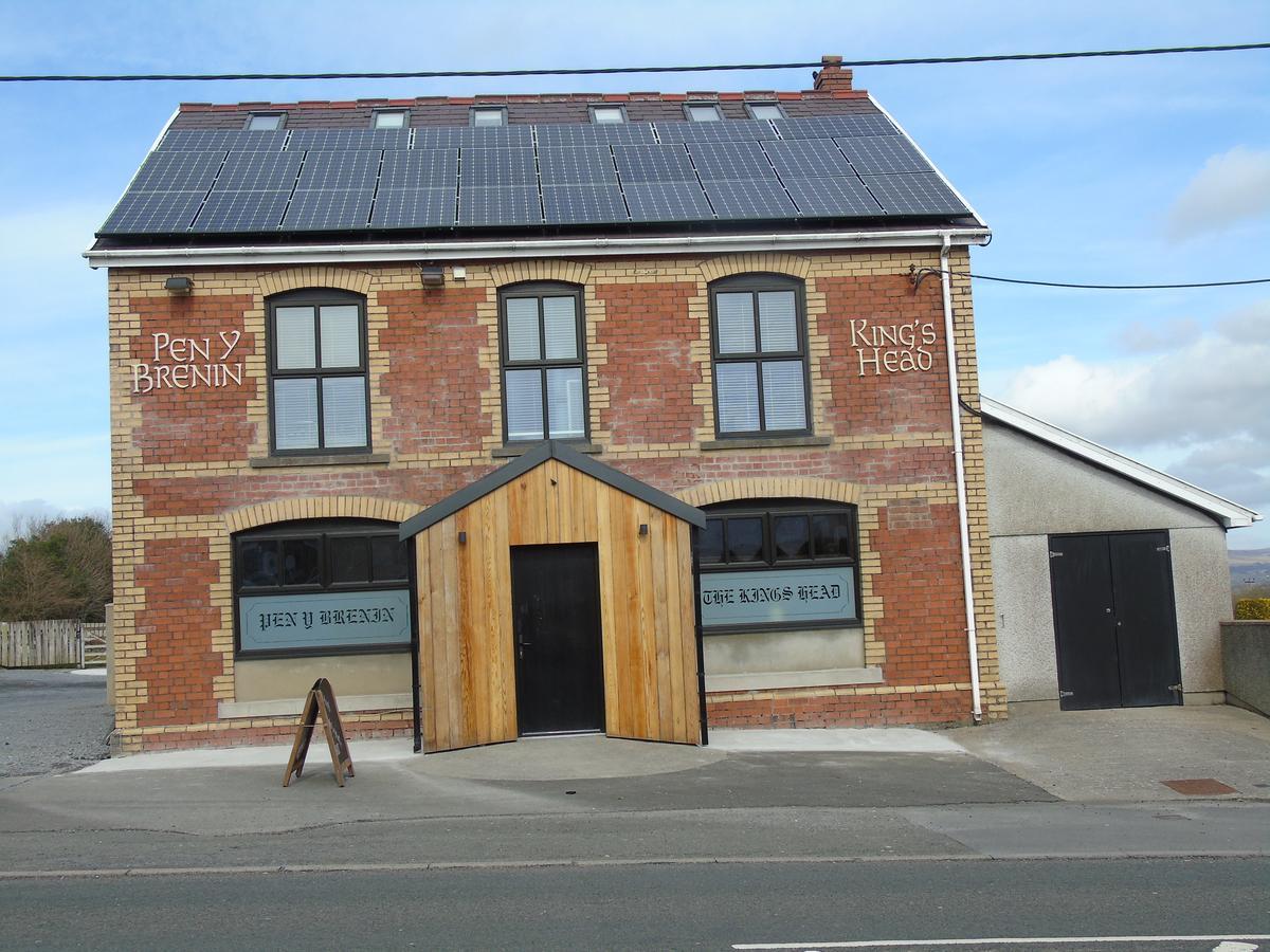 Kings Head Hotel Capel Hendre Kültér fotó