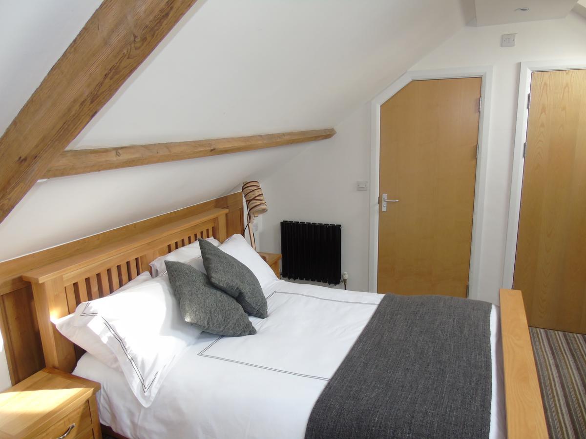 Kings Head Hotel Capel Hendre Kültér fotó