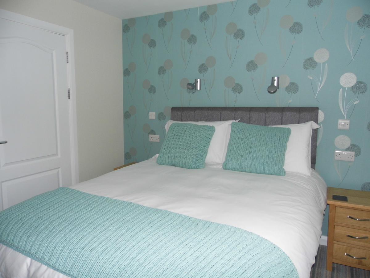 Kings Head Hotel Capel Hendre Kültér fotó