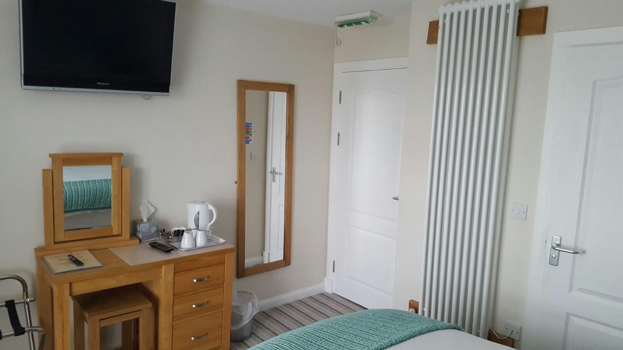 Kings Head Hotel Capel Hendre Kültér fotó